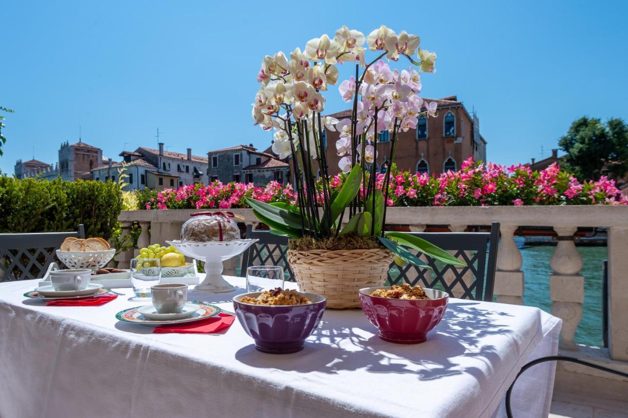 Ca' Dei Cuori On The Grand Canal ヴェネツィア エクステリア 写真